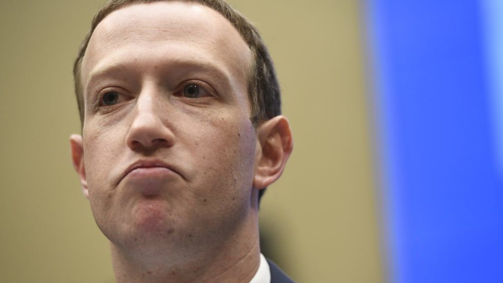 Tovább gyűrűzik a Facebook-botrány